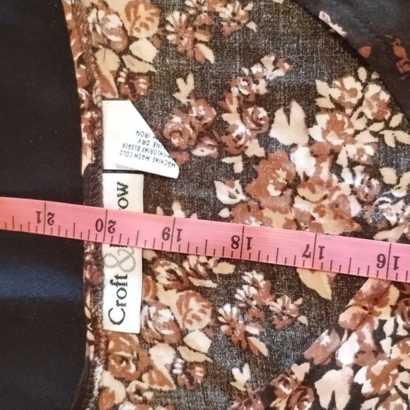 Croft & Barrow Women's Button up Blouse short sleeve flower print black & browns - Picture 7 of 15